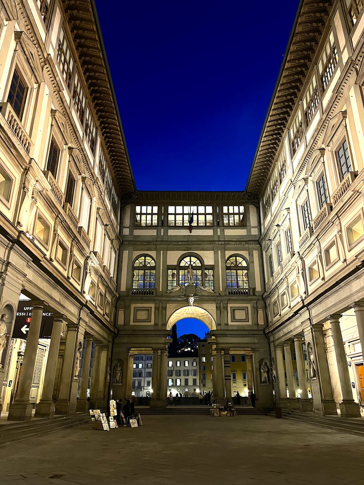 Giorgio Vasari, Piazzale degli Uffizi.